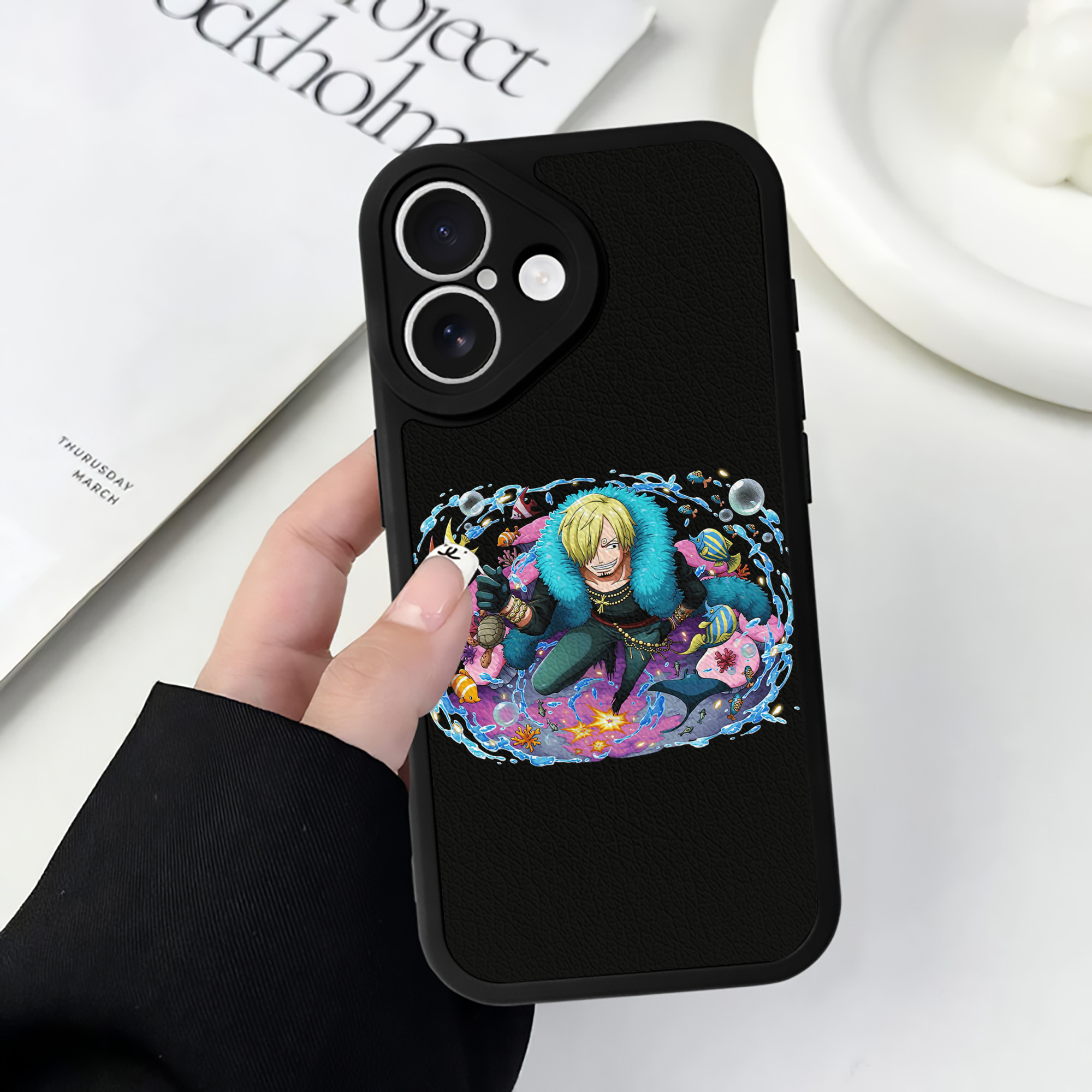 （画像用） ワンピース サンジ ONE PIECE Sanji 【iPhone 16シリーズ対応】シリコンスマホケース（レザー調） 材質：シリコン